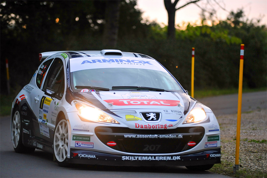 Christian Jensen og Freddy Pedersen tog deres første sejr i år ved EXPO PARTNER Arminox Rally.
(Foto: Peugeot Sport Dealer Team DK)